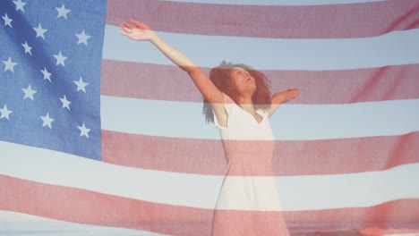 Amerikanische-Flagge-Weht-Gegen-Afroamerikanische-Frau,-Die-Am-Strand-Springt