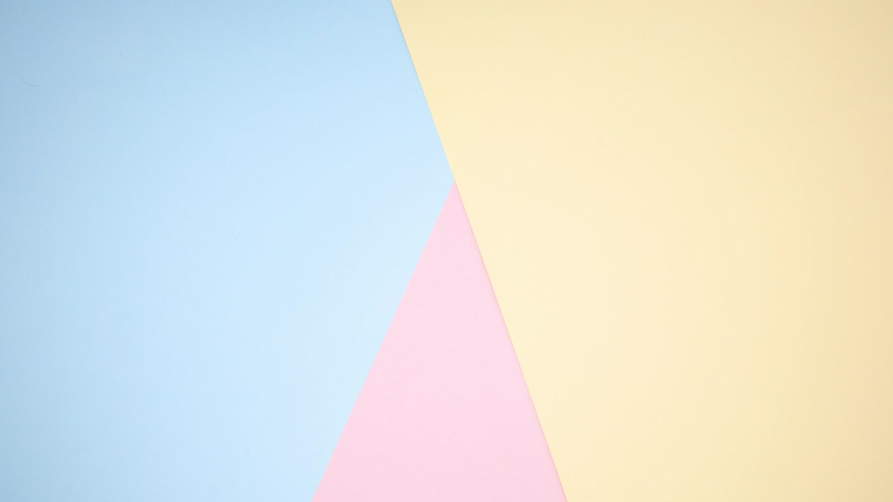 파스텔 메이크업은 왼쪽에 나타납니다. 움직임을 멈추십시오.