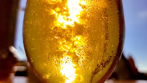 Super-slow-motion-of-macro-shot-of-beer-drink-bubbling,-close-up