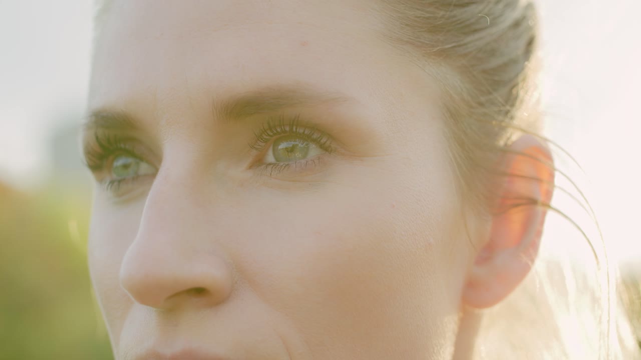 결단력은 그녀의 성공의 열입니다.