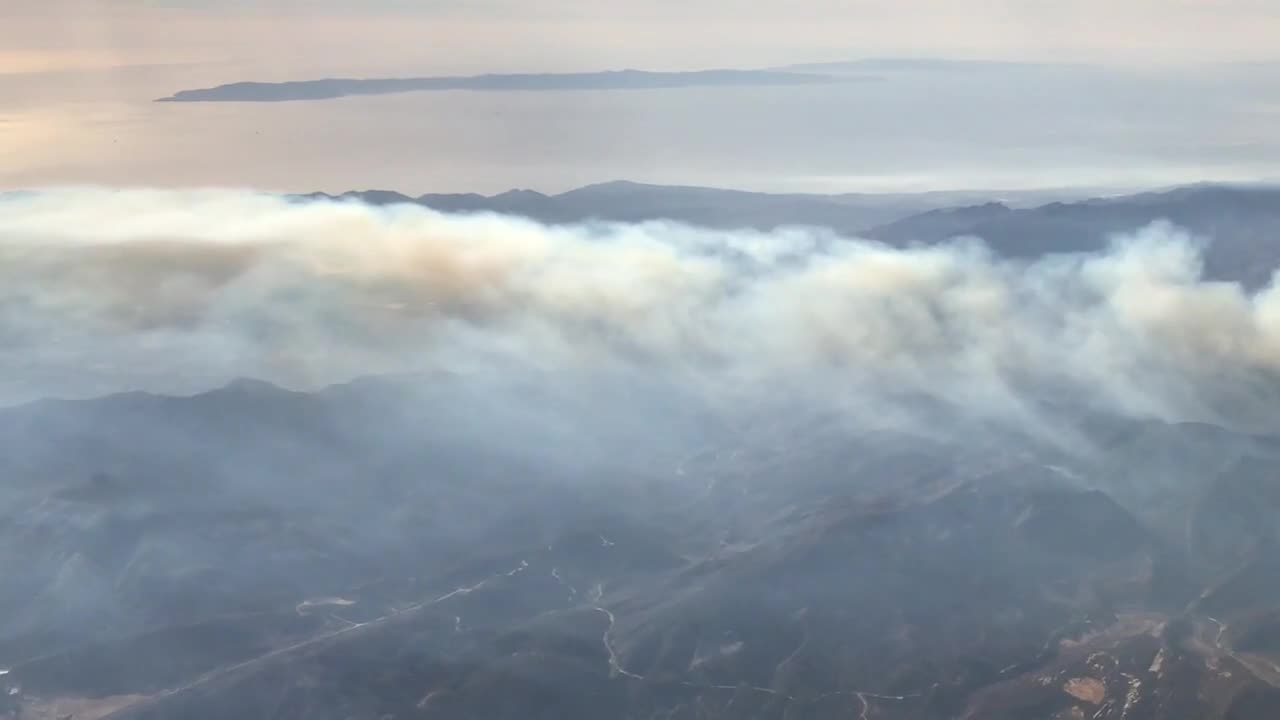 imágenes aéreas de los incendios forestales costeros de california de 2018