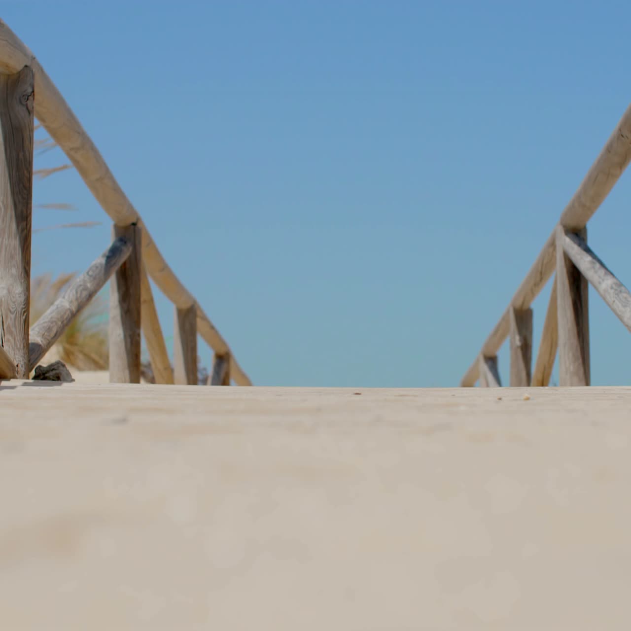 빈 해변 다리