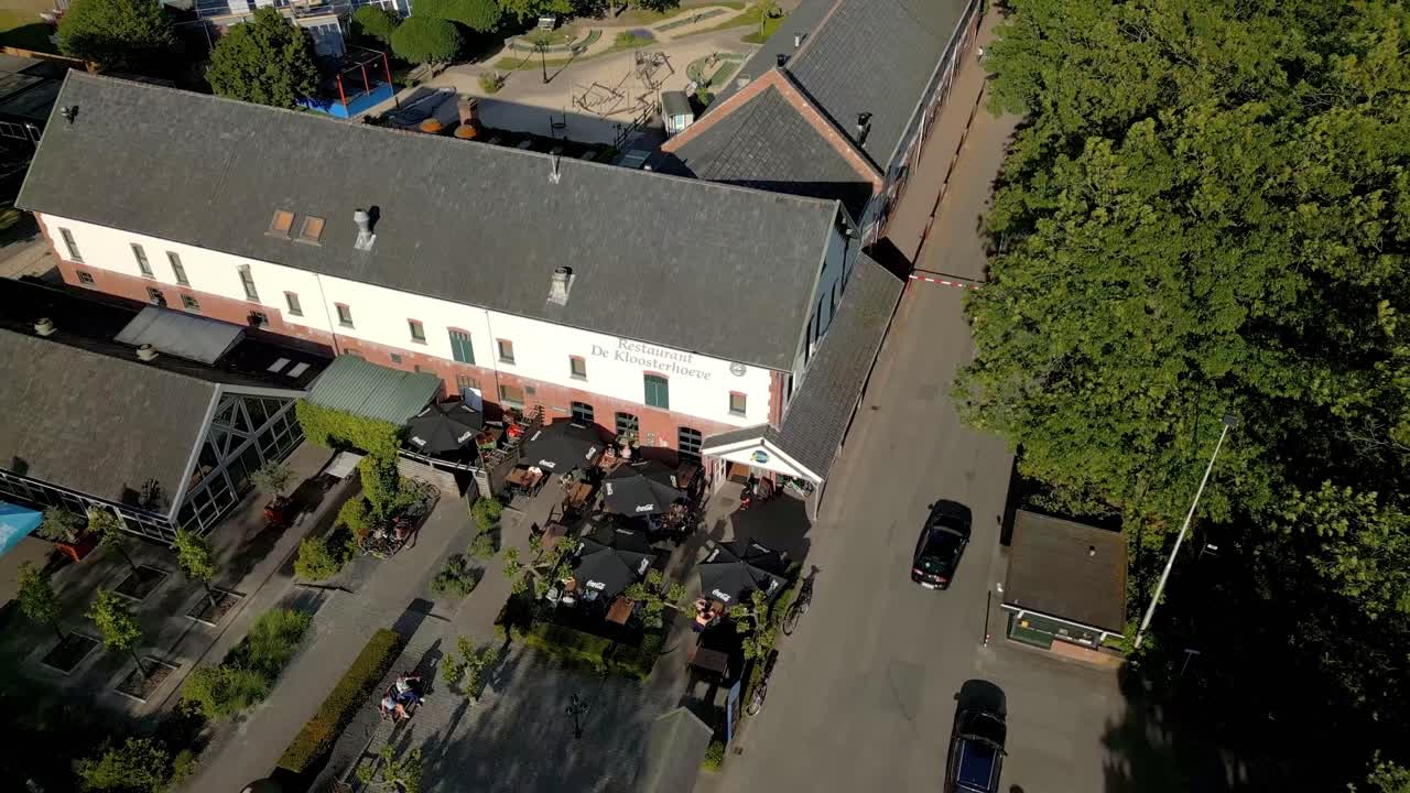 Inngangen til Roompot Klein Vink Arcen og restaurant Kloosterhoeve, luftfoto.