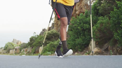 Sporty-mixed-race-man-with-prosthetic-leg-hiking