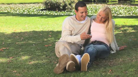 Young-couple-taking-a-photo-of-themselves