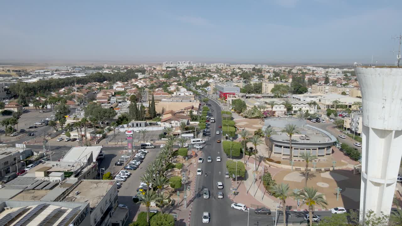 entrada de drones aéreos a la ciudad de netivot por la mañana
