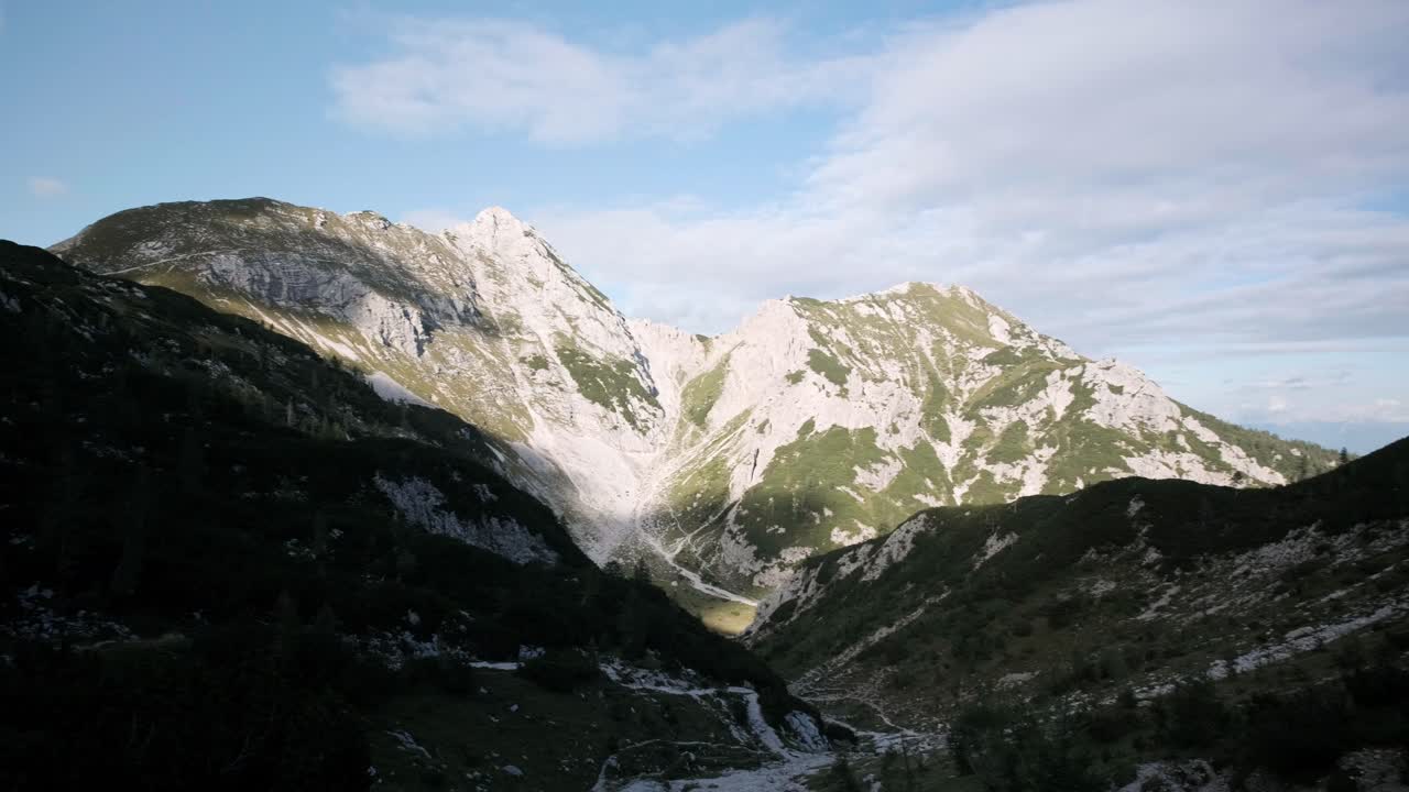 senderismo por los alpes julianos en el parque nacional triglav en eslovenia