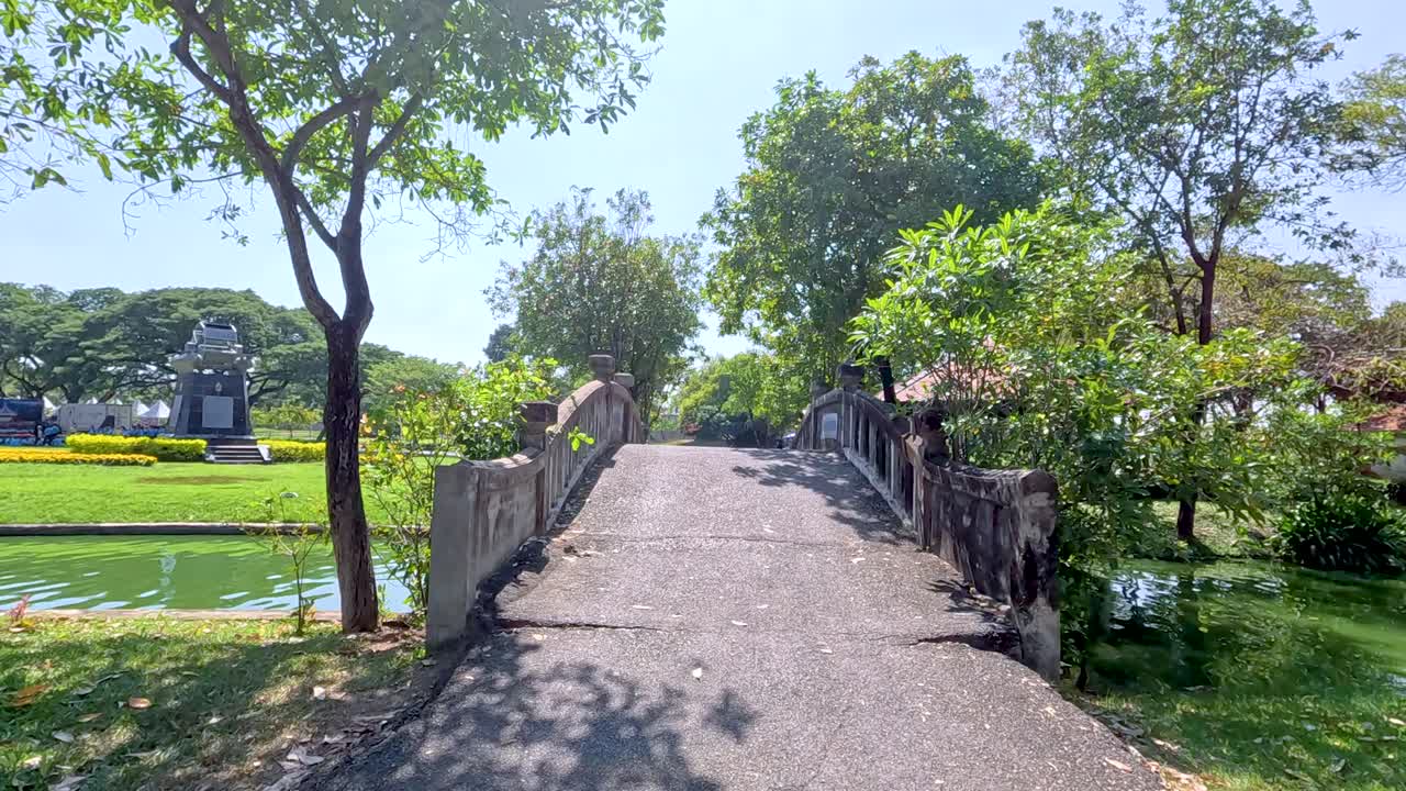 공원 에 있는 돌 다리