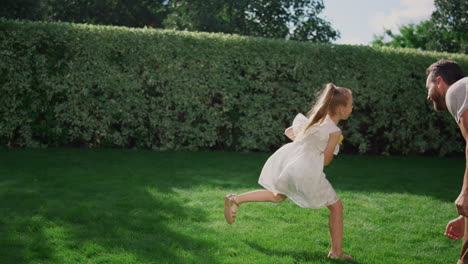 Preteen-boy-throwing-flying-disk-to-sister-in-park.-Cute-girl-catching-disk