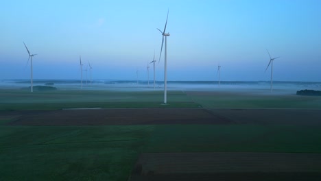 Parque-De-Turbinas-Eólicas-Antes-Del-Amanecer-Durante-La-Hora-Azul