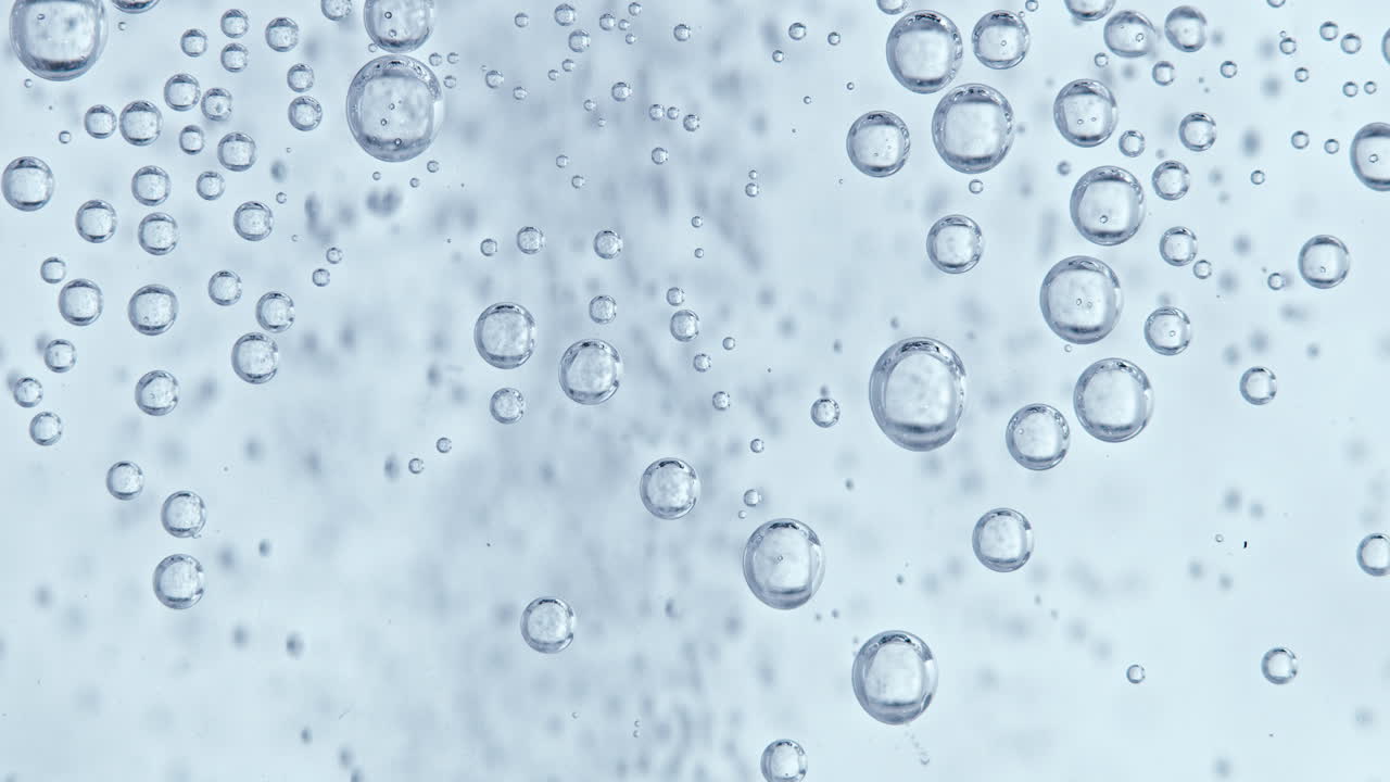 ⁇ 색 배경을 가진 물 거품, 전면에 정적 거품과 배경에 빠르게 움직이는 작은 거품