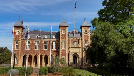 casa del gobierno de perth, australia occidental, toma amplia, en el frente