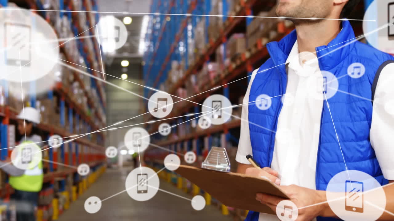 animación de la red de conexiones sobre el hombre que trabaja en el almacén