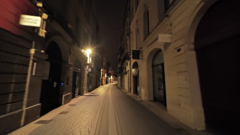 Nachtansicht-Der-Leeren-Straße-Von-Montpellier-Während-Der-Sperrung