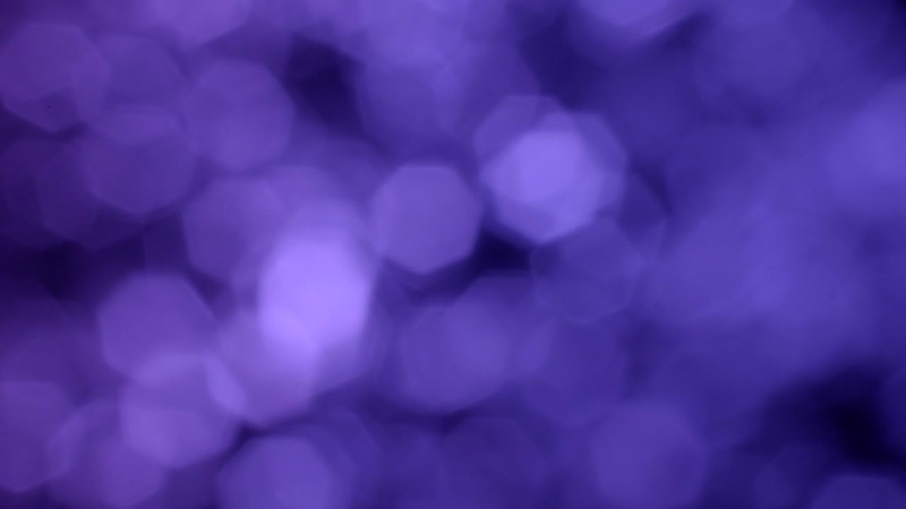 la luz se refleja en los pliegues del papel de estaño 22