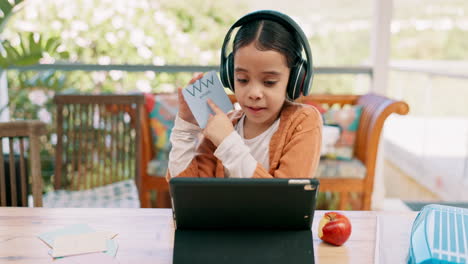 Auriculares,-Escuela-En-Casa-Y-Niña-Con-Educación