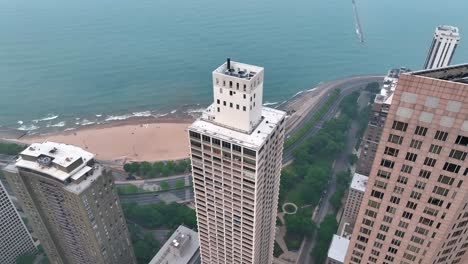 Top-down-aerial-view-of-residential-skyscrapers-overlooking-Lake-Michigan-in-Chicago,-Illinois