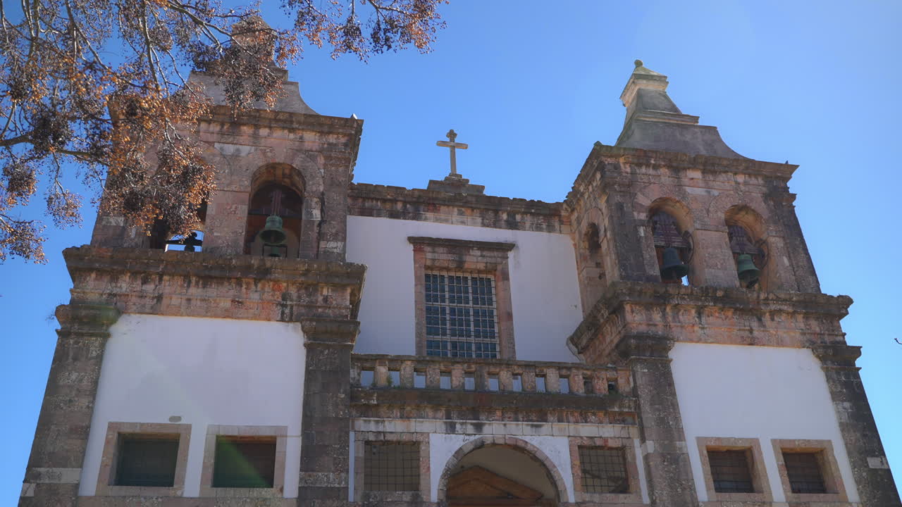 역사적인 교회 앞면