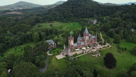 Cerca-De-Königswinter,-Ciudad-Alemana-En-La-Orilla-Oriental-Del-Rin,-El-Castillo-De-Drachenburg