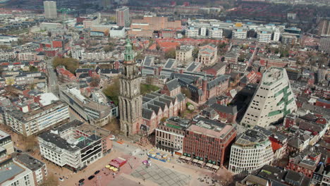 Iglesia-Martini-Iglesia-Protestante-Frente-A-La-Grote-Markt,-Cerca-Del-Foro-Groningen-En-Los-Países-Bajos