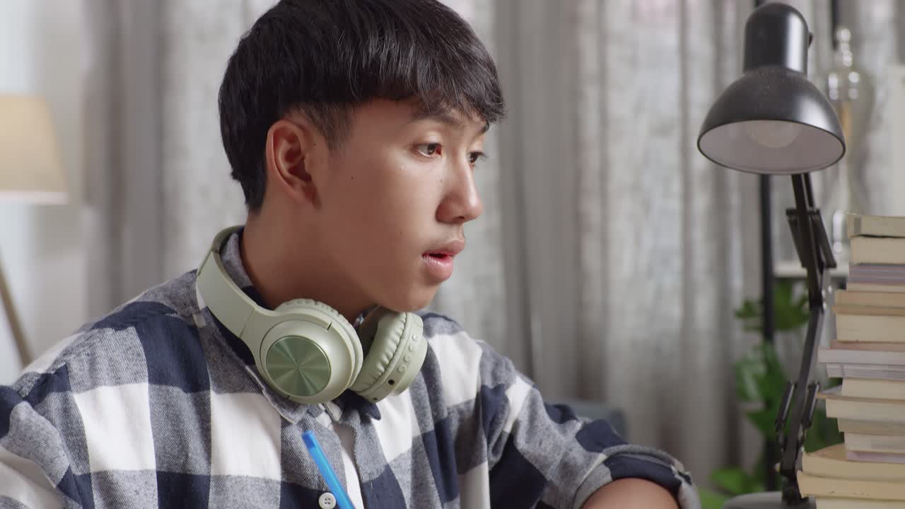 집에서 공부하는 십대