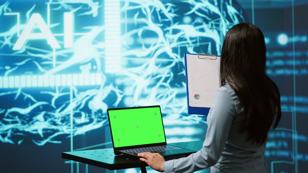 el administrador trabaja en el bloc de notas de maqueta para automatizar las tareas utilizando inteligencia artificial