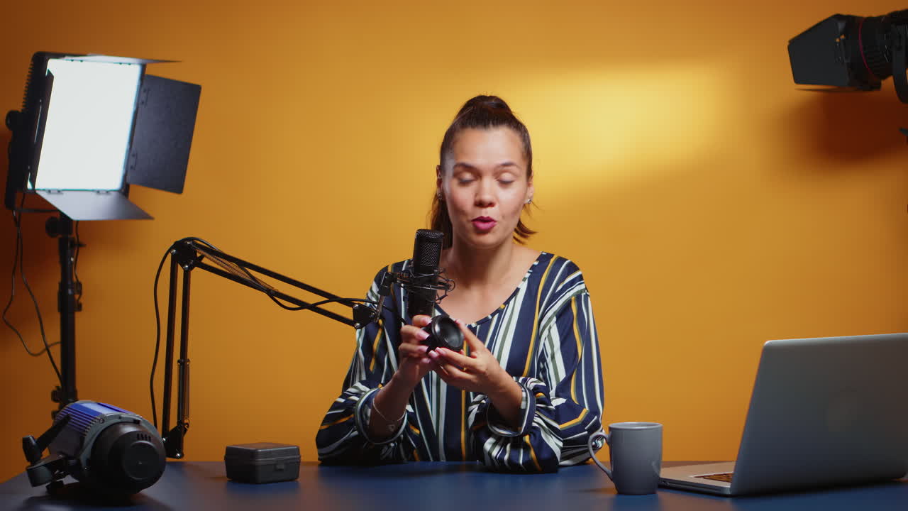 Influencer talking about a new camera lens