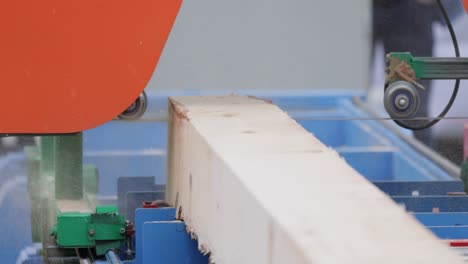 Work-of-the-sawmill-in-close-up.-Process-of-machining-logs-in-equipment-sawmill-machine-saw-saws-the-tree-trunk-on-the-plank-boards.