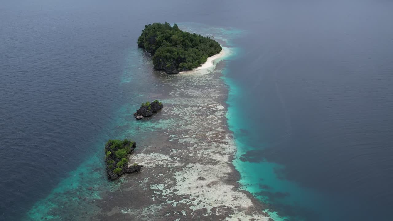 vista de la hermosa isla de wofoh en el último paraíso raja ampat indonesia