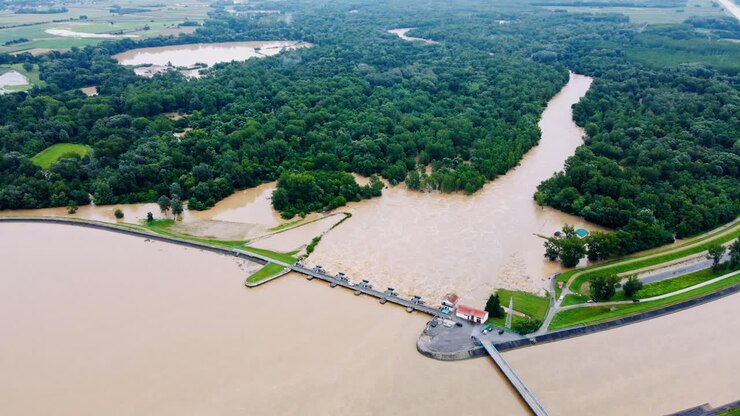 Riprese aeree mozzafiato in 4K con drone del lago HE Varaždin-Ormož.