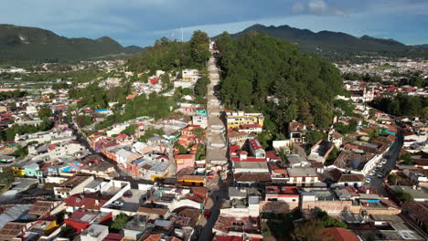 drone-shot-showing-the-traditional-staircase-to-the-church-of-san-cristobalito,-in-san-cristobal-de-las-casa,-chiapas,-mexico