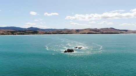 ondas fortes de corrente de maré oceano pacífico sul riosdale nova zelândia