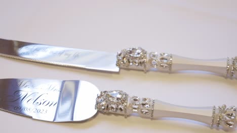 wedding cake knives sitting nicely at reception