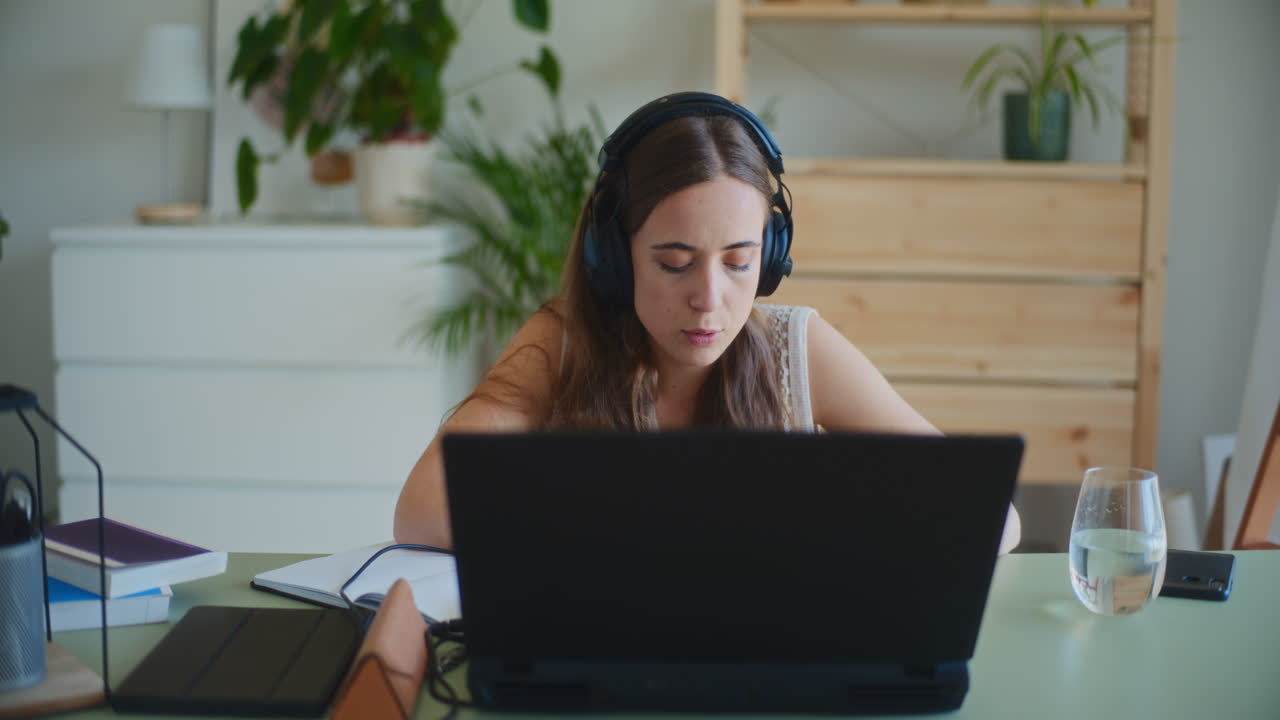 Young Startup Businesswoman Video Conference Laptop