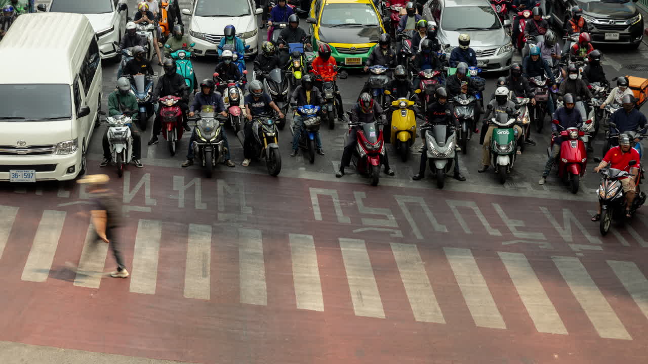timelapse of rush hour traffic in central bangkok at night
