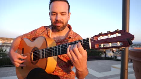 Man-playing-guitar-on-street