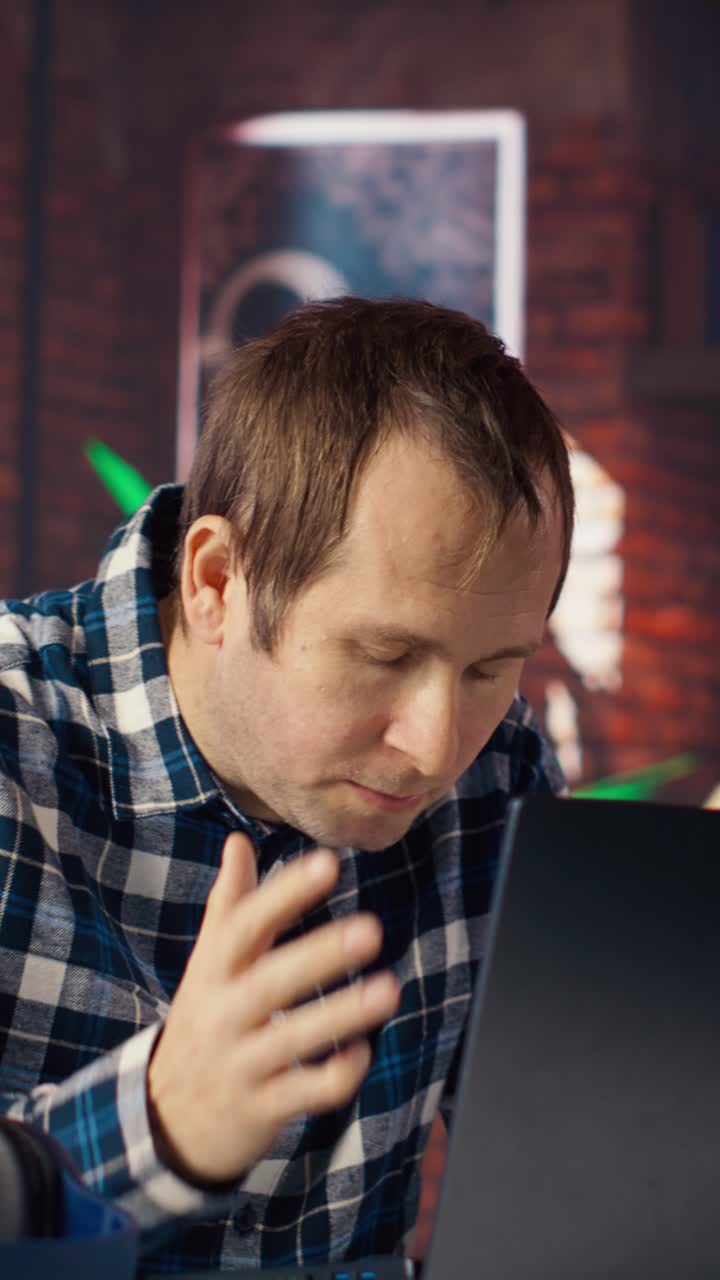 Vertical video Manager calls employee using internet videocall to offer negative feedback