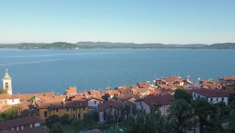 Aerial-panning-panoramic-view-of-Belgirate-village-on-Lake-Maggiore,-Italy