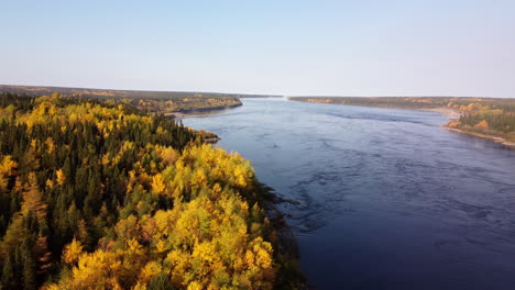 在lg1水力發電廠周圍的空中景觀eeyou istchee baie-james 魁北克 加拿大