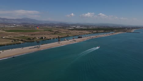 Parasailing-Schnellboot-Urlaubskonzept