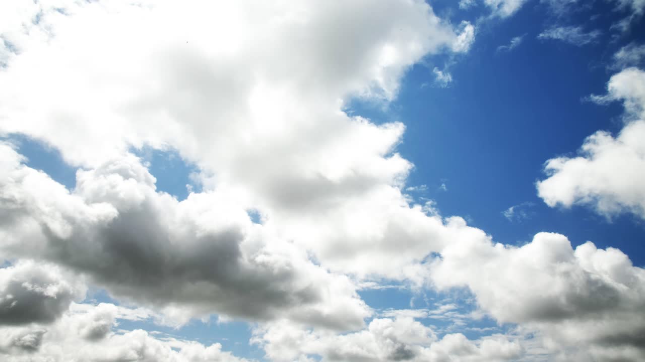 하늘에 있는 구름의 시간 경과