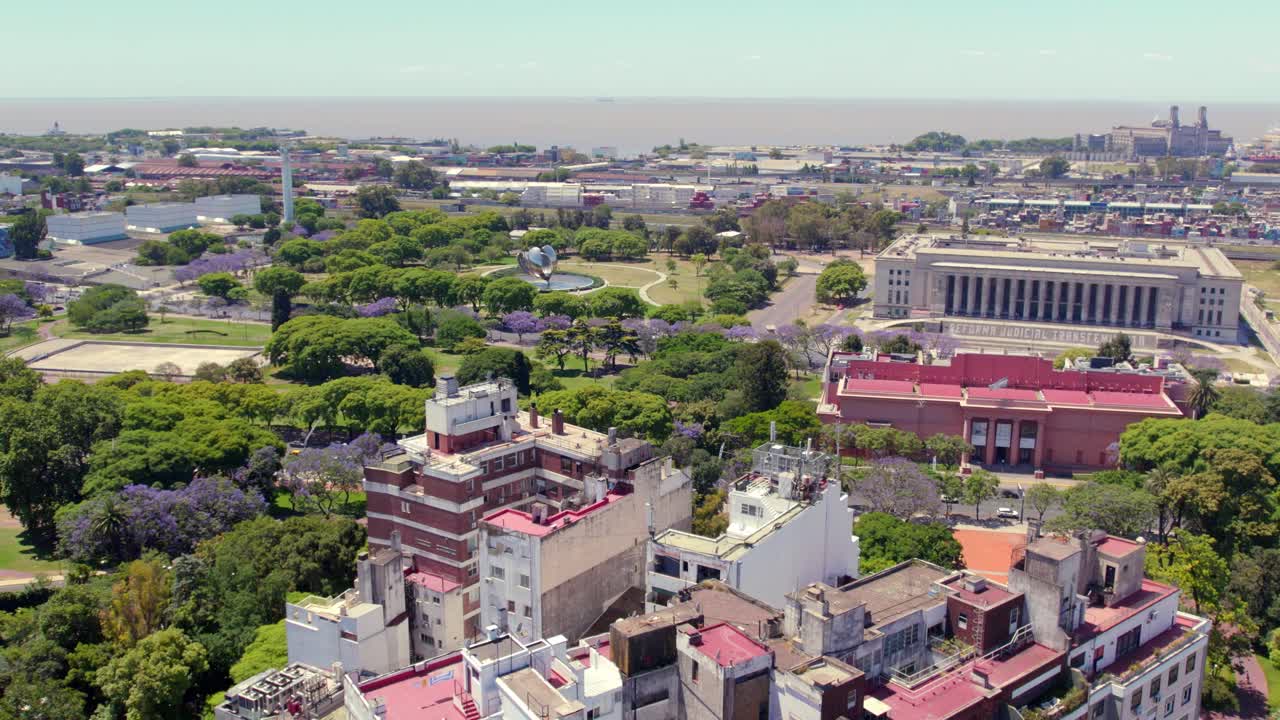 부에노스아이레스 미술 박물관, 부에노스아이레스 대학교 로스쿨, 레콜레타 지역의 제네릭 플로랄리스가 있는 녹지의 조감도