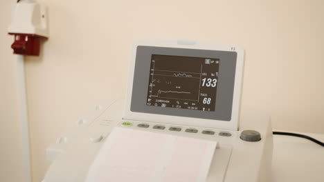 monitor del ritmo cardíaco fetal