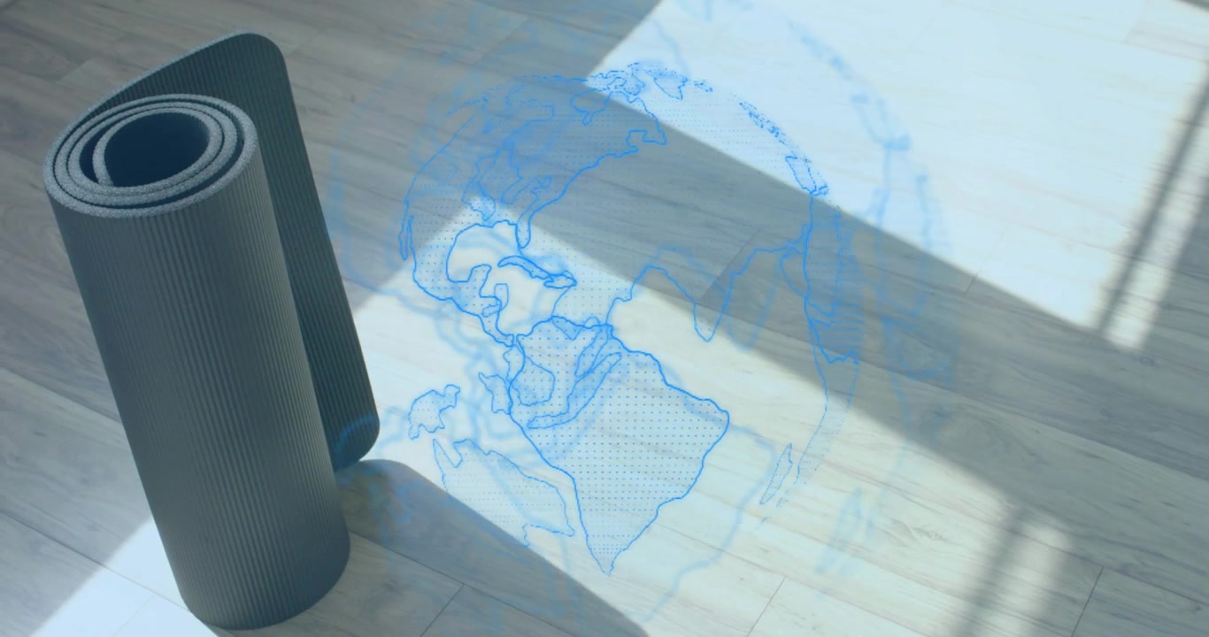 All'avvio, proiezione di un globo wireframe che cresce e ruota sopra un tappetino da yoga per illustrare l'unità globale