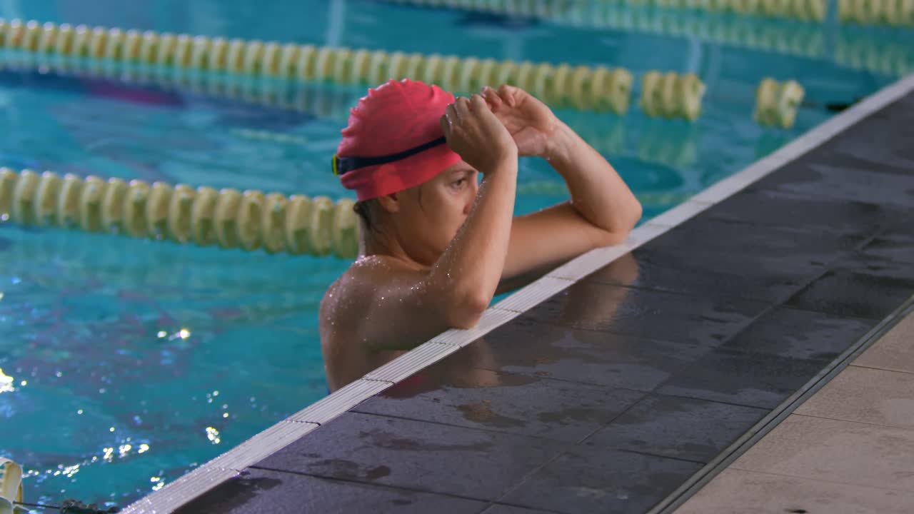 수영장에서 수영 훈련