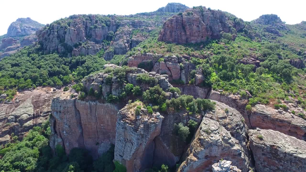 화창한 여름 아침에 칸 산과 협곡의 공중 전망