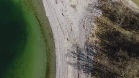 aerial de un pequeño delta de un río