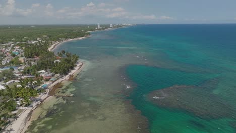 la playa de guayacanes y el paisaje circundante, san pedro de macoris en la república dominicana