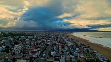 Drone-shot-of-a-storm-brewing-over-California's-coastal-town,-Manhattan-Beach