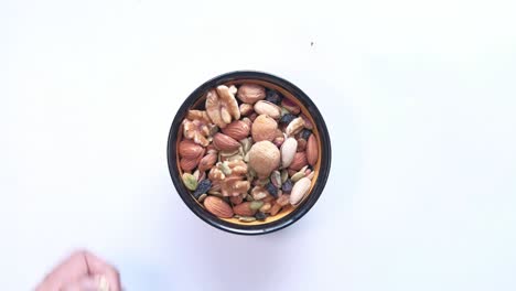 nueces mezcladas en un cuenco